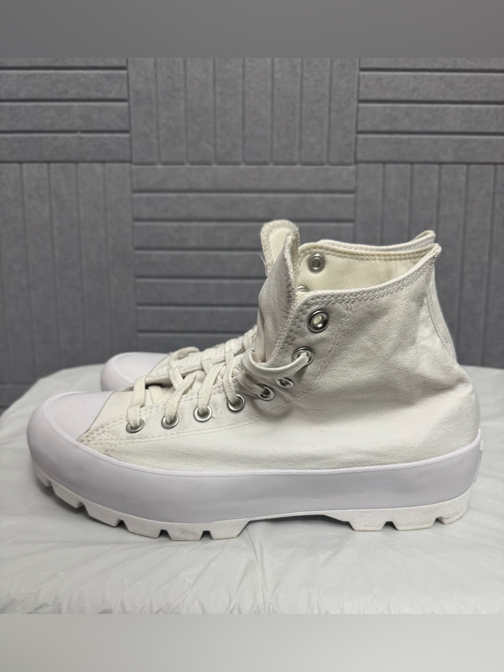 Converse Chuck Taylor All Star High Top Sneakers Canvas Lugged Sole Women's 10 - Picture 6 of 8